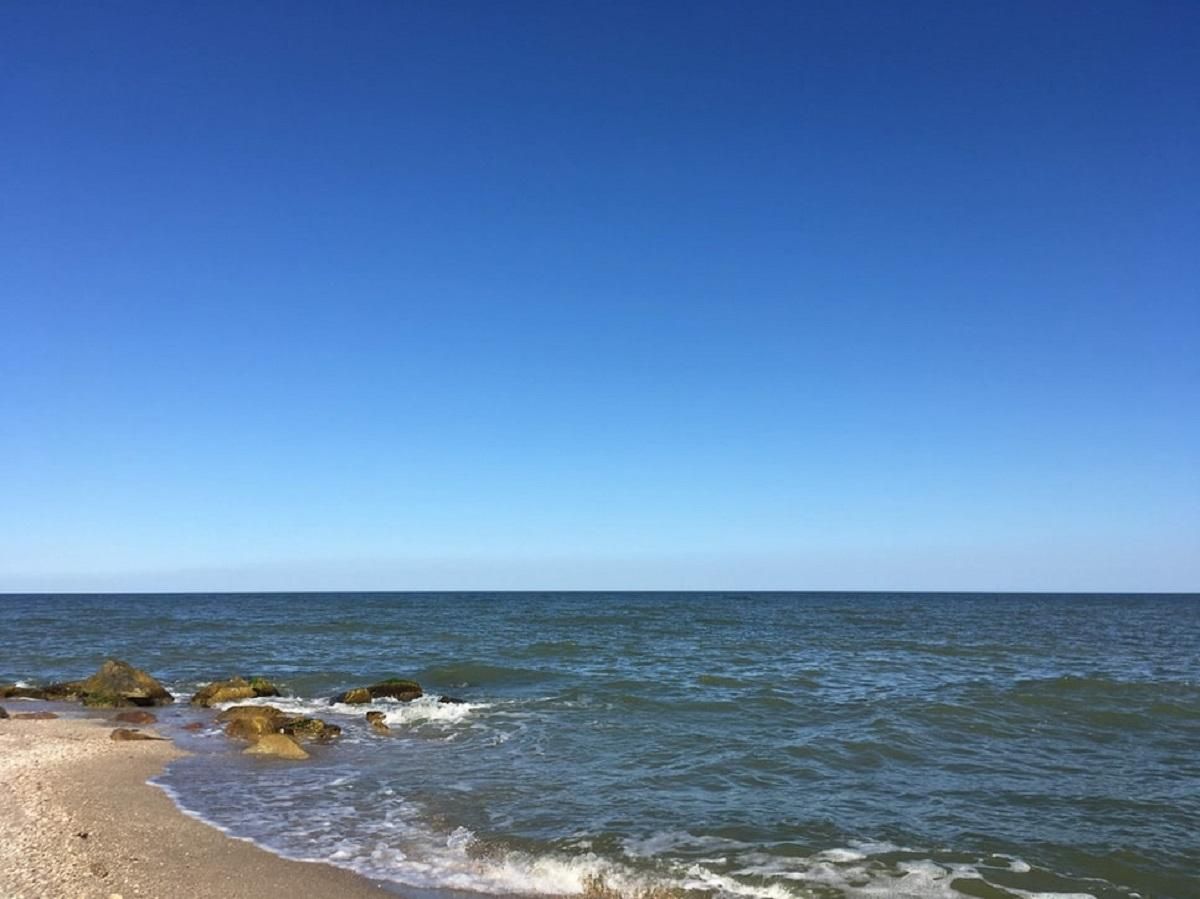 Перехожі врятували 2 дітей, які тонули в Азовському морі Перехожі врятували 2 дітей, які тонули в Азовському морі