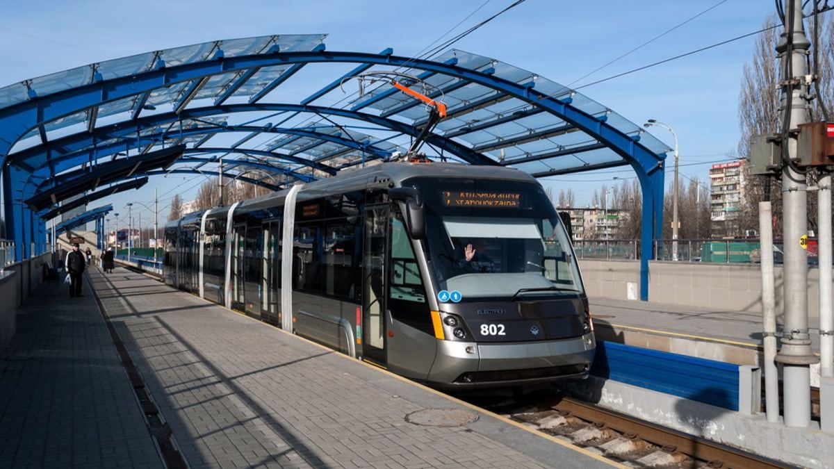 Швидкісний трамвай на Борщагівській у Києві не їхатиме ціле літо