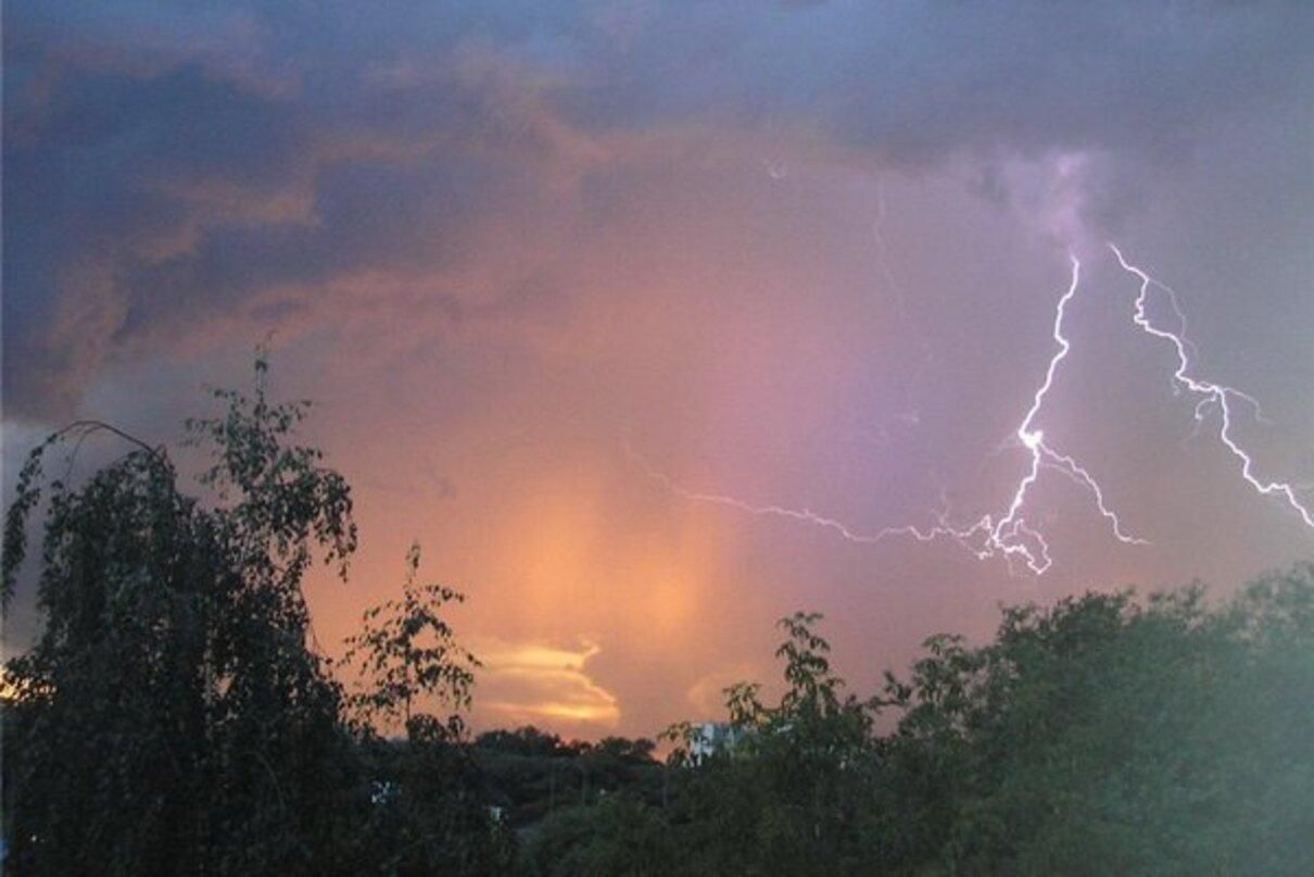 Непогода 2.06.2021: 50 населенных пунктов - без электричества Непогода 2.06.2021: 50 населенных пунктов - без электричества