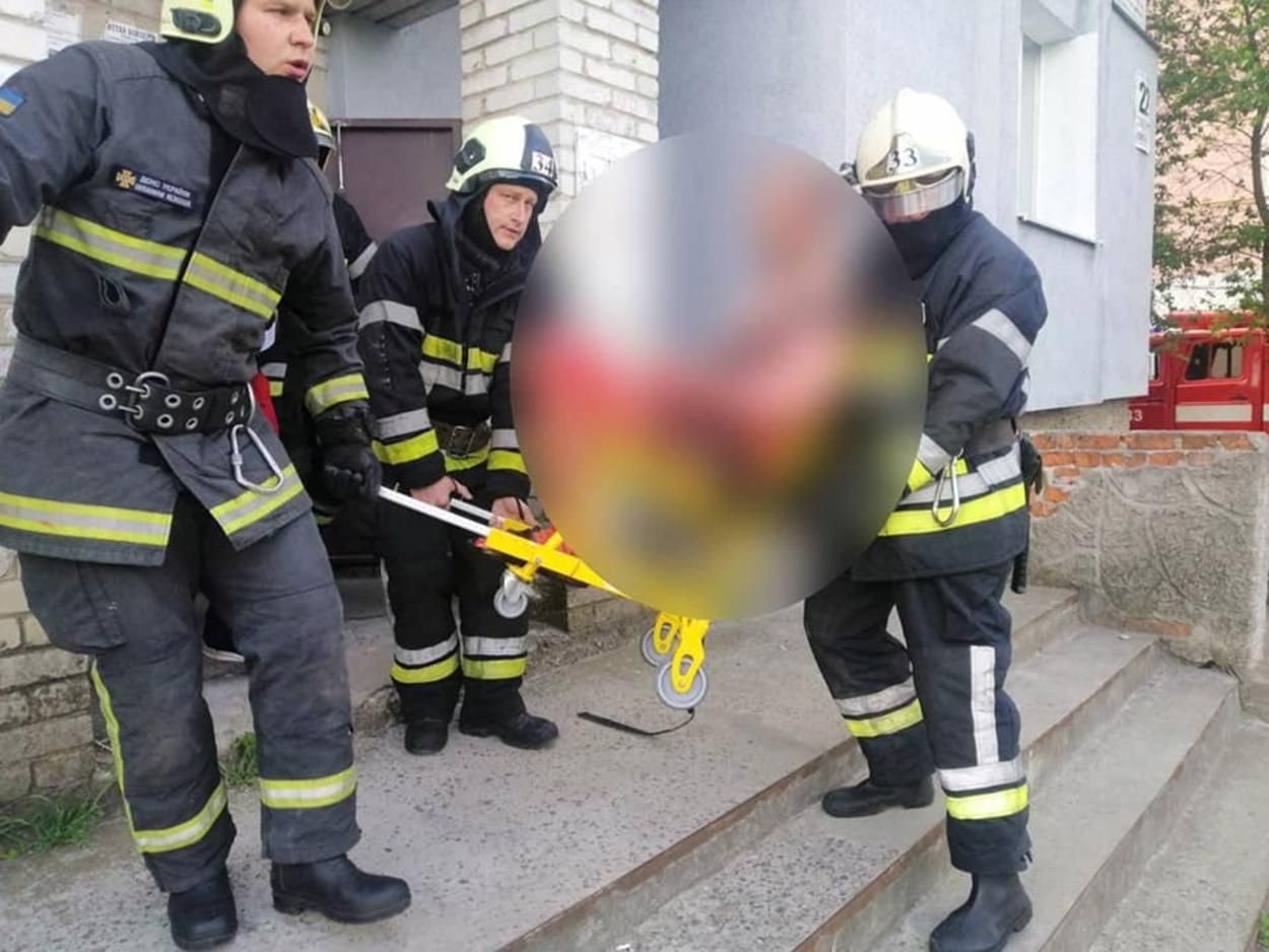 У Червонограді 01.06.2021 в квартирі вибухнув самогонний апарат: чоловік отримав важкі опіки – фото