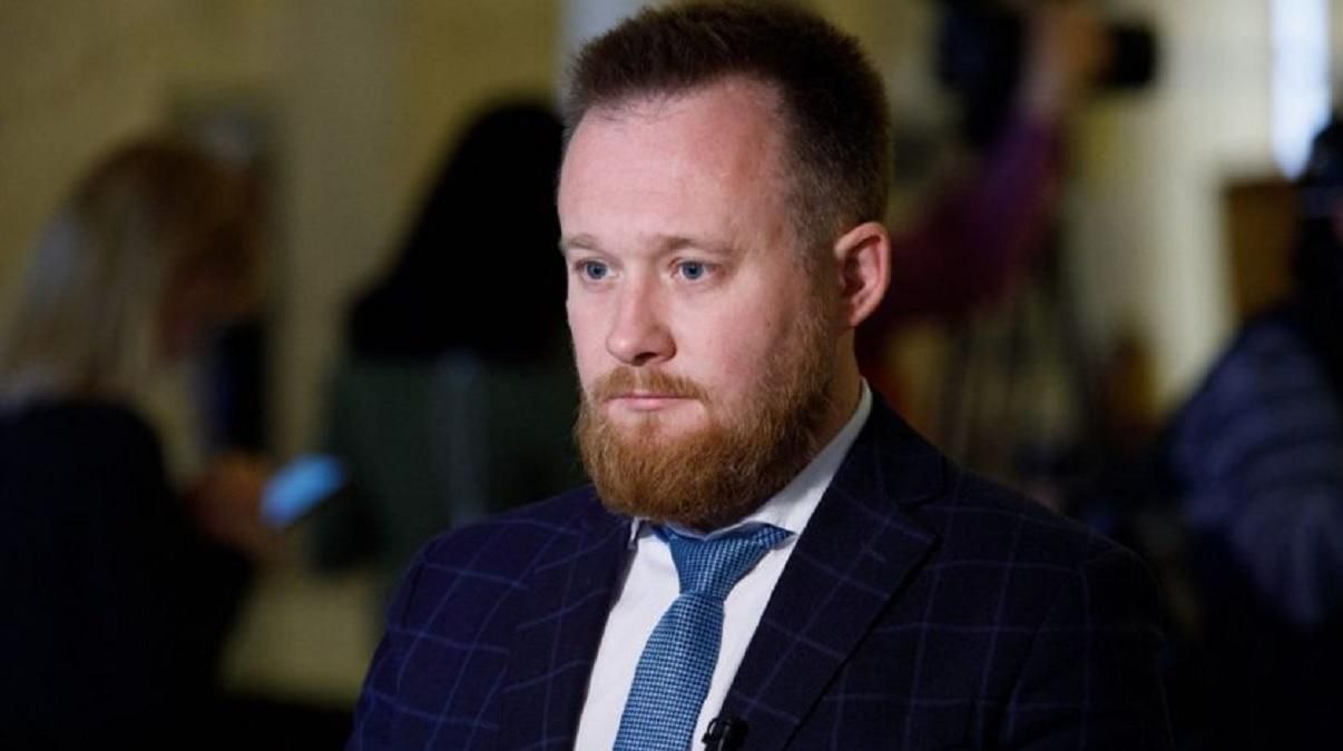 Слуга Камельчук извинился за быдлоты и парковки жены Слуга Камельчук извинился за быдлоты и парковки жены