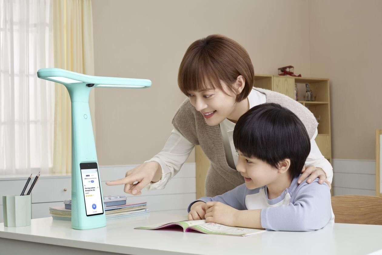 Розумна лампа для стеження за дітьми стала хітом у Китаї Розумна лампа для стеження за дітьми стала хітом у Китаї