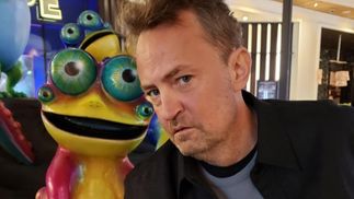 Мэттью Перри разошелся с невестой, которая была моложе на 22 года