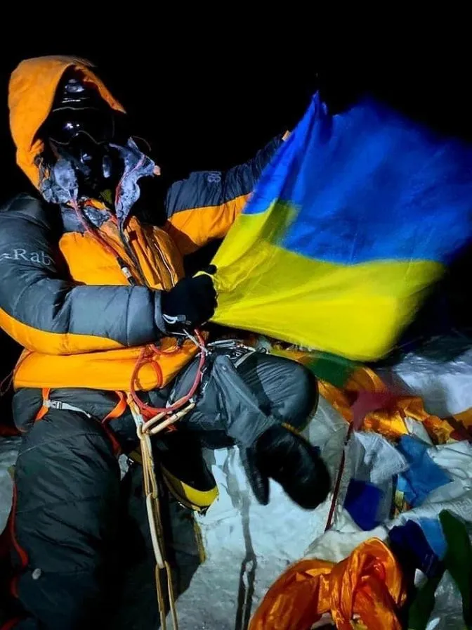 Історична подія: 55-річний львів'янин підкорив Еверест – фото