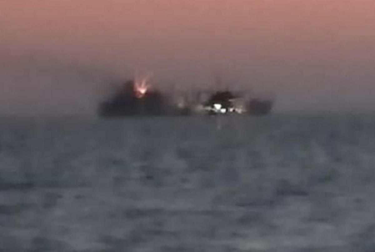  Після масштабної пожежі: найбільший корабель ВМС Ірану пішов на дно – відео