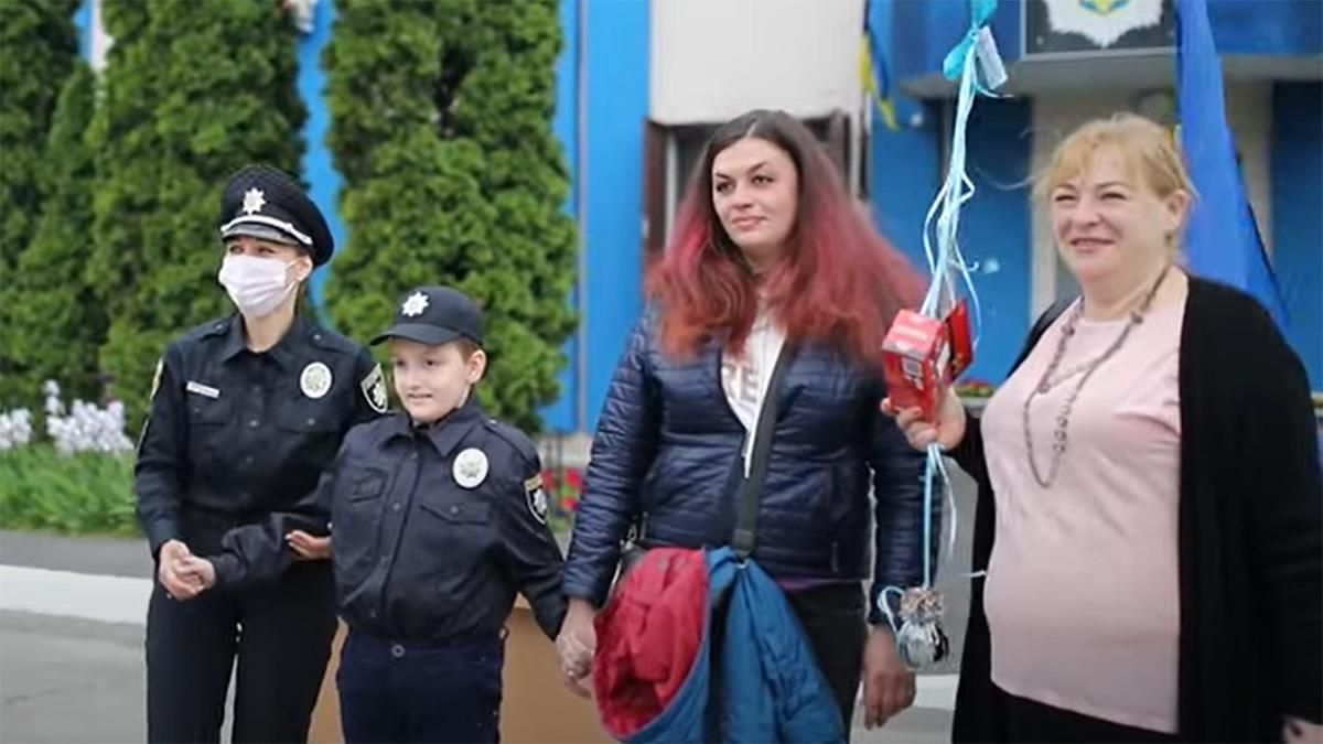 У Харкові 9-річний хлопця прийняли до лав патрульної поліції
