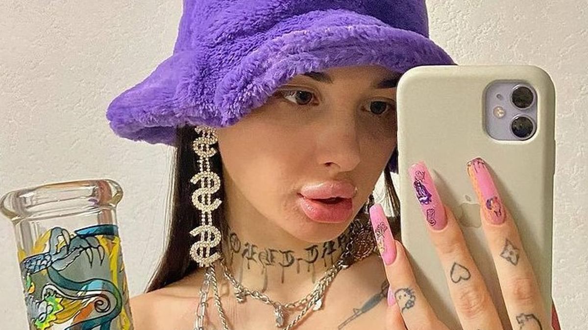 Їдемо в Росію: нове відео блогерки Марії, що влаштувала погром готелю Їдемо в Росію: нове відео блогерки Марії, що влаштувала погром готелю