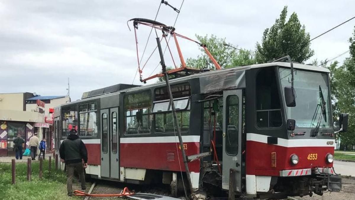 У Харкові зійшов з рейок трамвай: є постраждалі – фото 