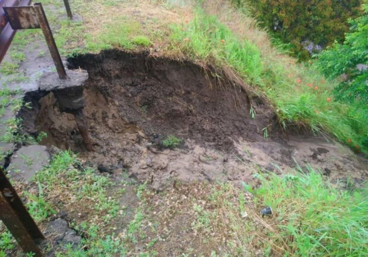 На Дніпропетровщині почав руйнуватися міст: фото На Дніпропетровщині почав руйнуватися міст: фото