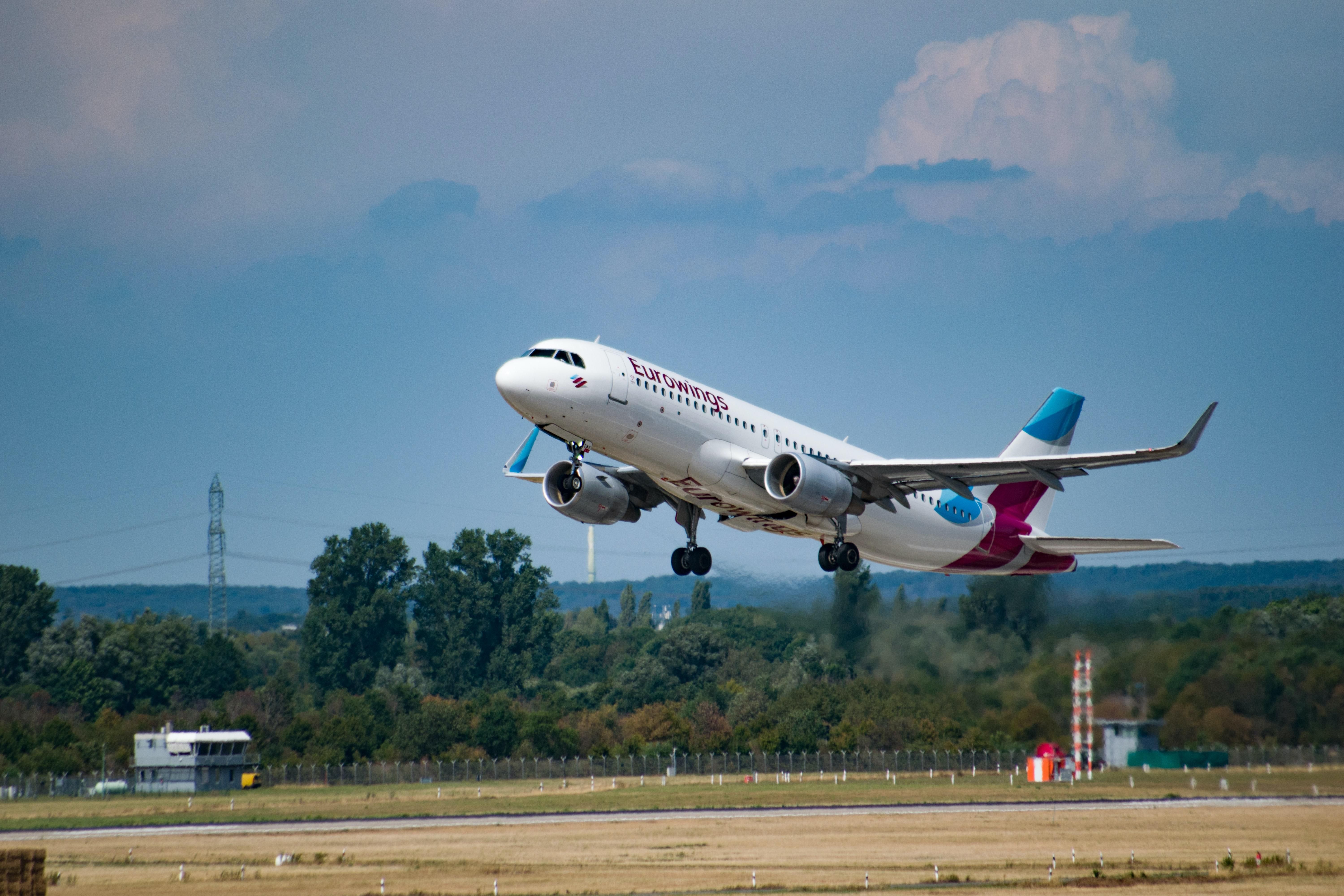 В Україну розпочне літати лоукостер - Travel