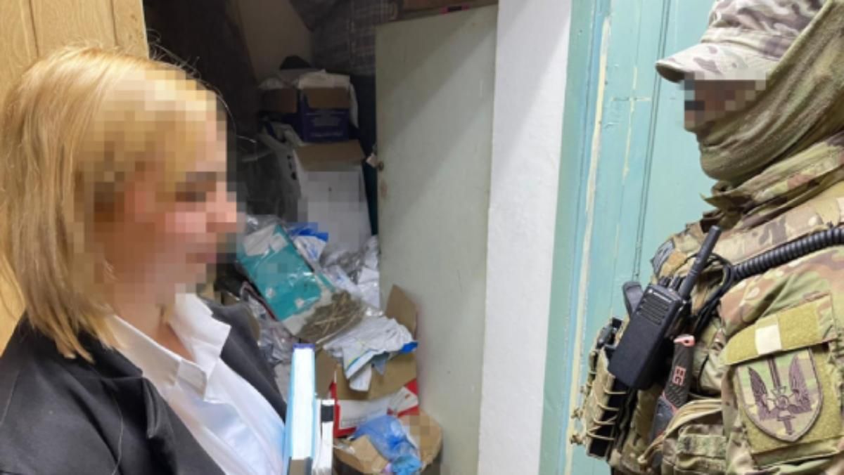 Полицейская из Одессы продавала удален кокаин