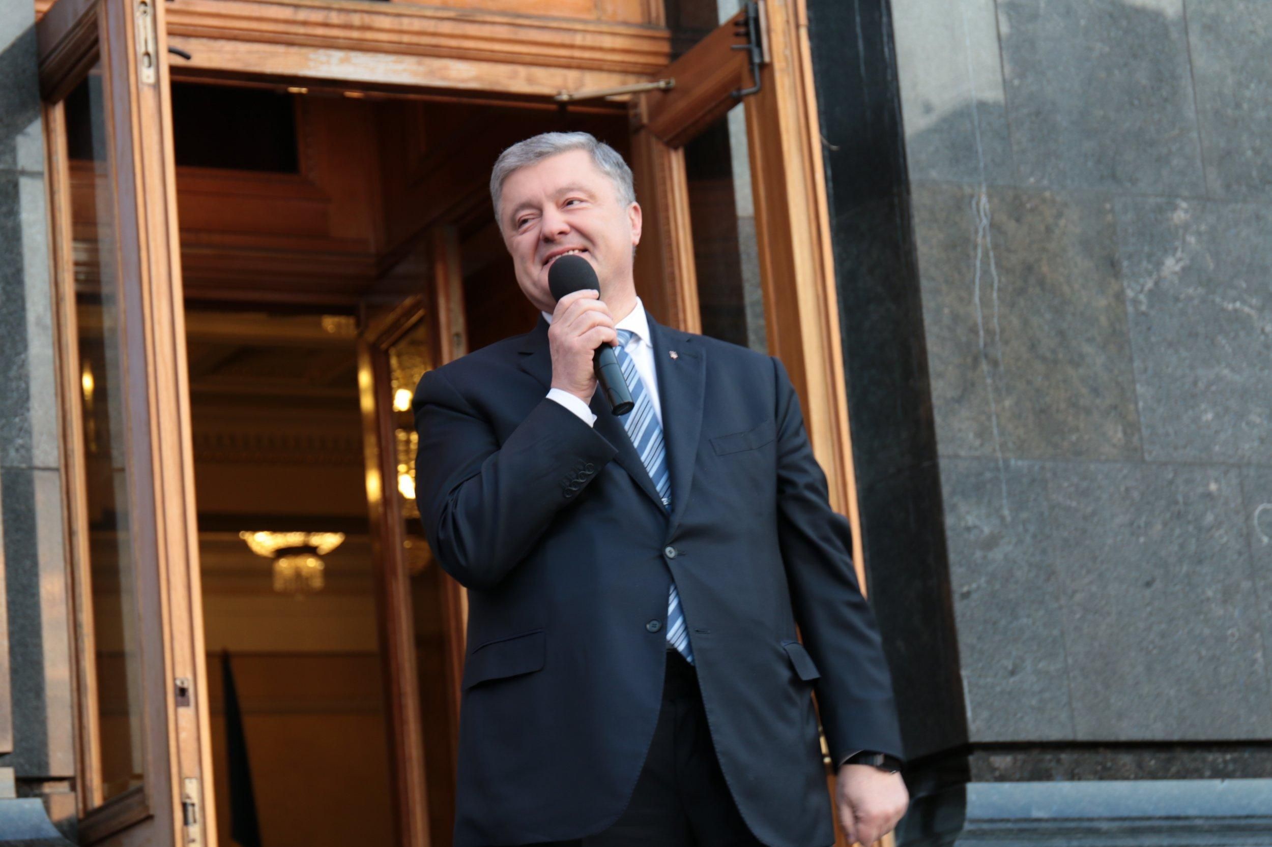 Порошенко ради своего бизнеса будет кем угодно, – Гайдай Порошенко ради своего бизнеса будет кем угодно, – Гайдай