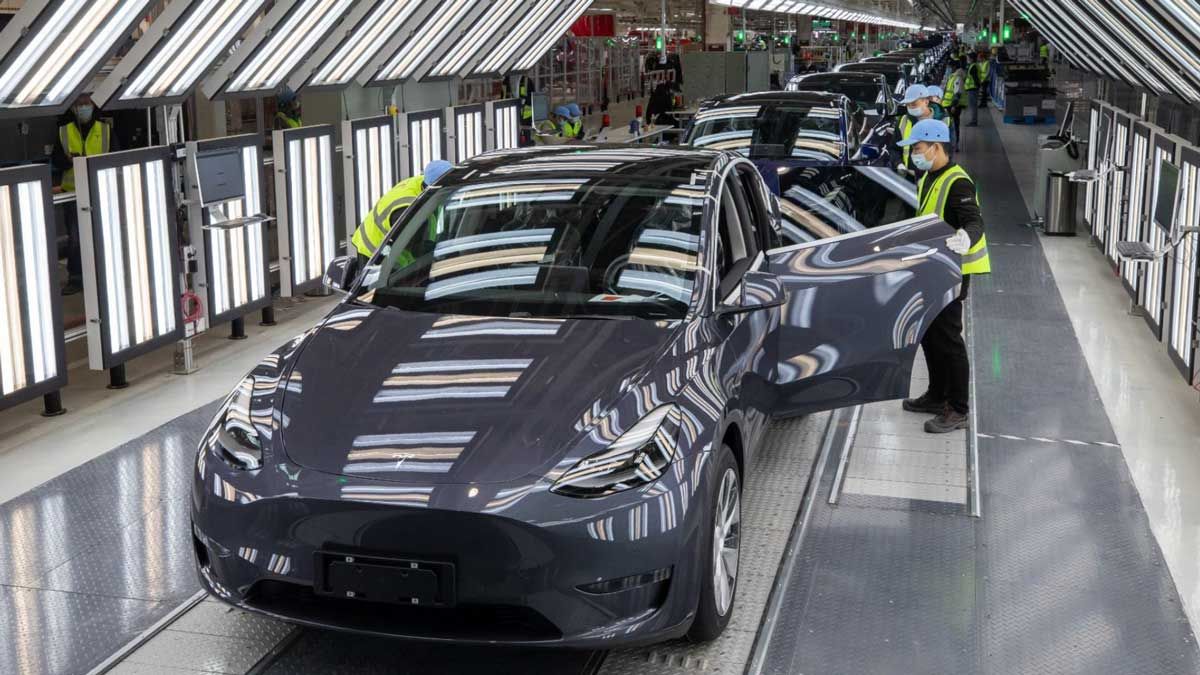 Производство Tesla на заводе в Шанхае Производство Tesla на заводе в Шанхае