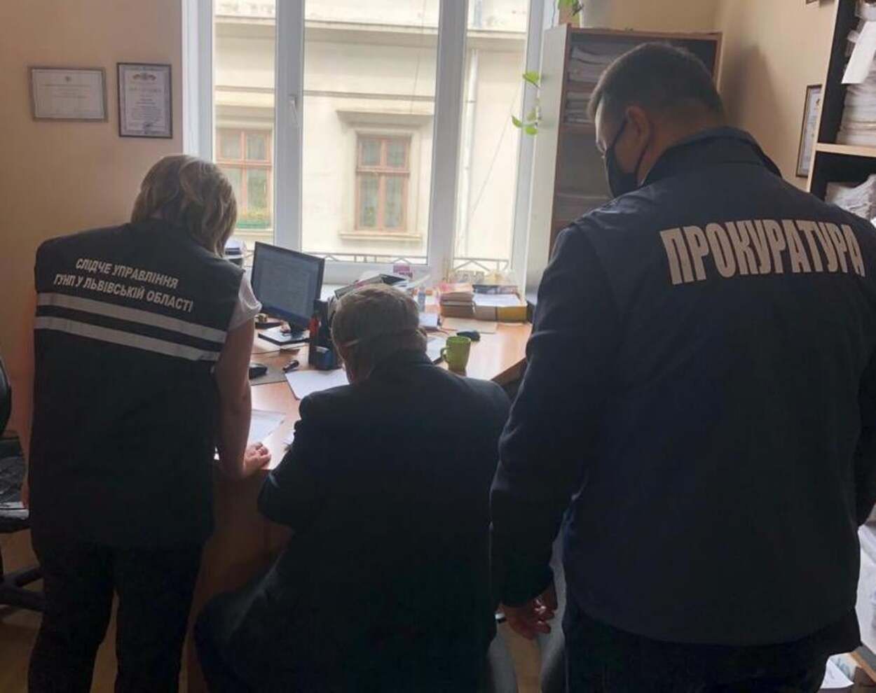 Керівника Львіввугілля підозрюють у розтраті 3 мільйонів гривень на закупівлі масок: фото Керівника Львіввугілля підозрюють у розтраті 3 мільйонів гривень на закупівлі масок: фото