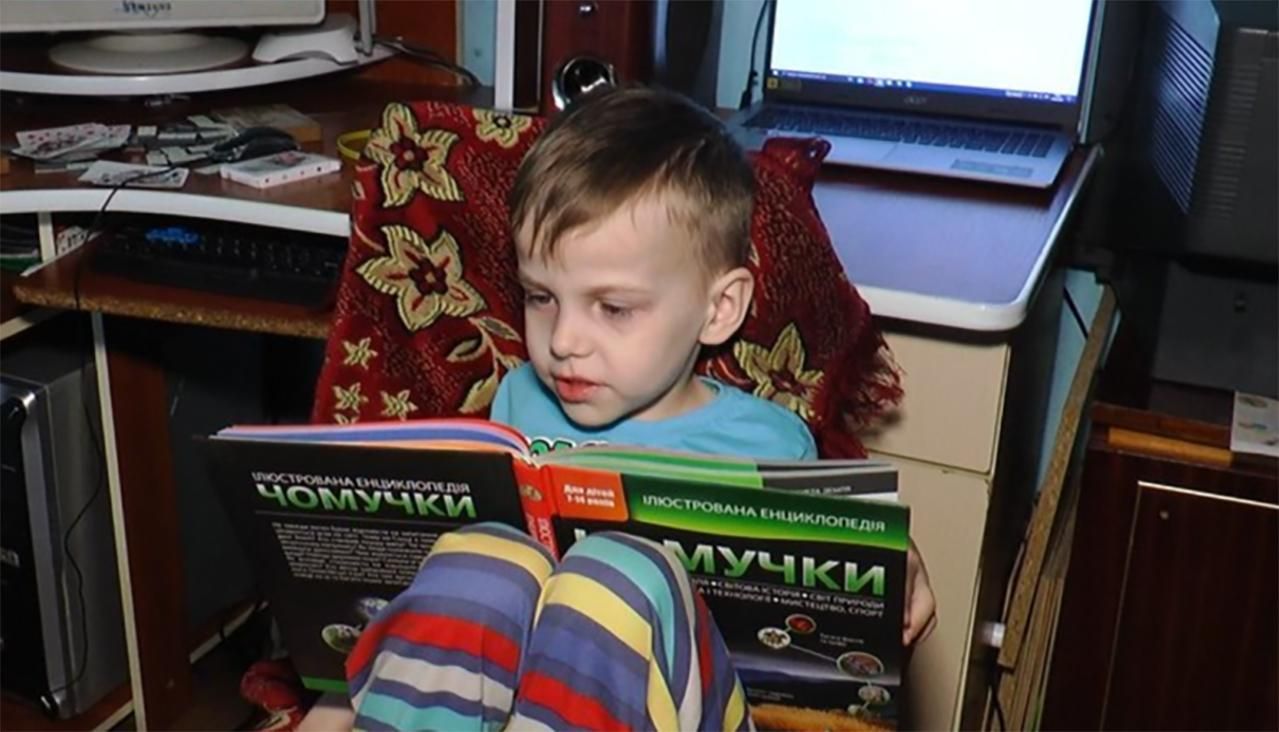 5-річний Мирослав Федьків вивчив таблицю Менделєєва та різні алфавіти