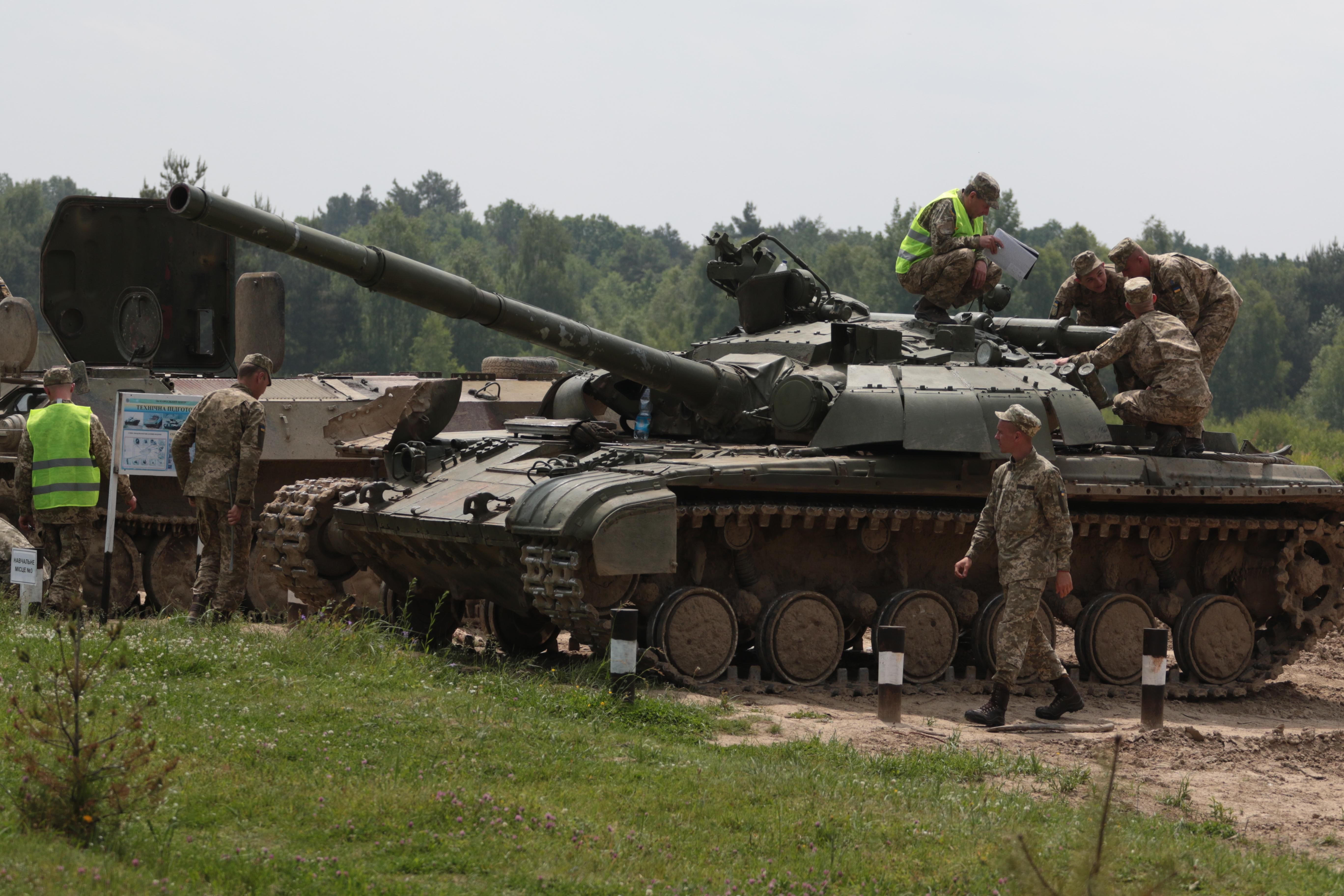 Кабмин урезает запланированные расходы на оборону в 2022 году Кабмин урезает запланированные расходы на оборону в 2022 году