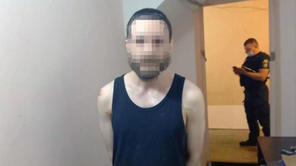 У Києві чоловік під час сварки бив батька двома ножами – фото У Києві чоловік під час сварки бив батька двома ножами – фото