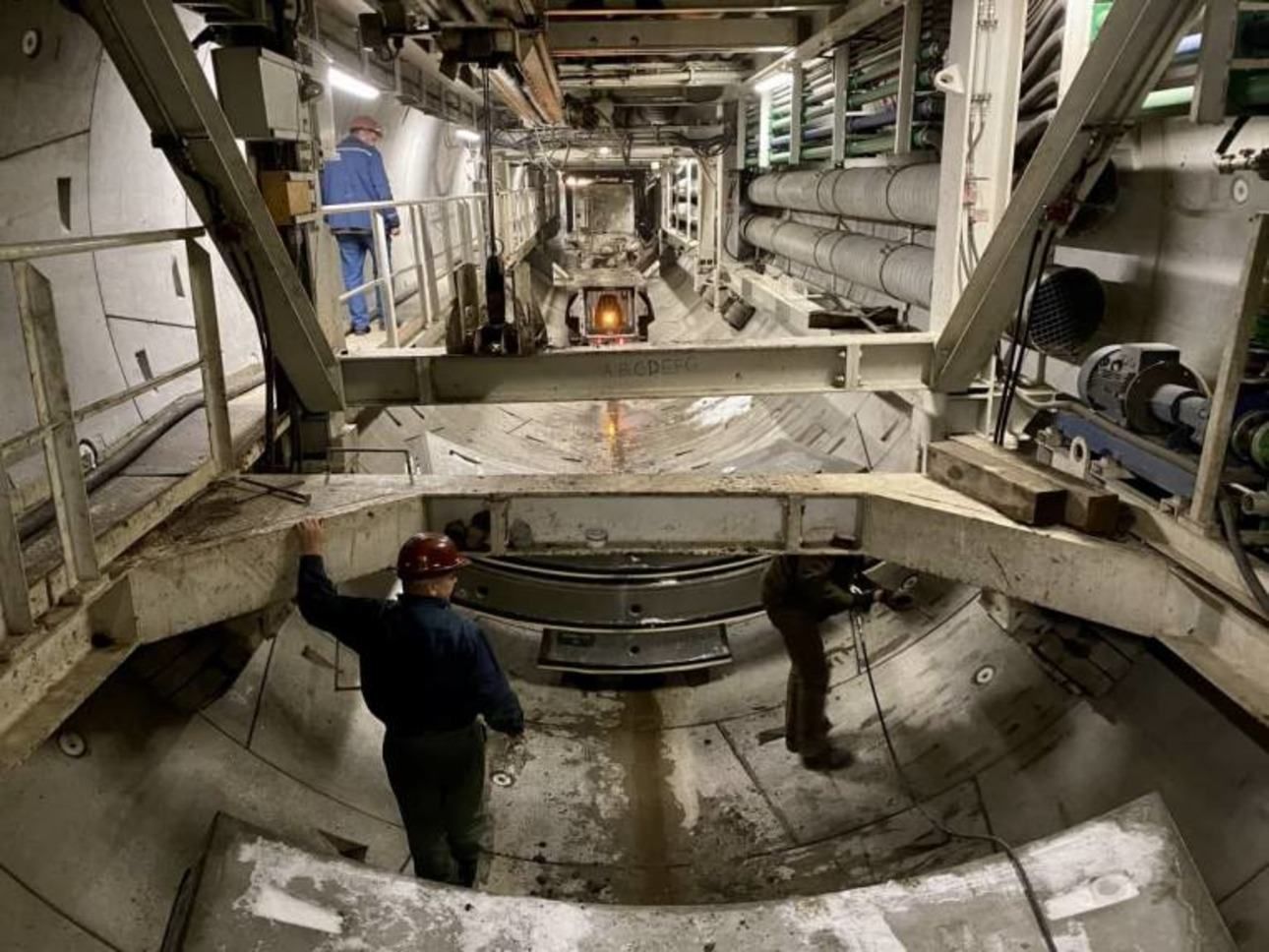 Первые 1000 метров. На Виноградаре продолжается строительство метро Первые 1000 метров. На Виноградаре продолжается строительство метро