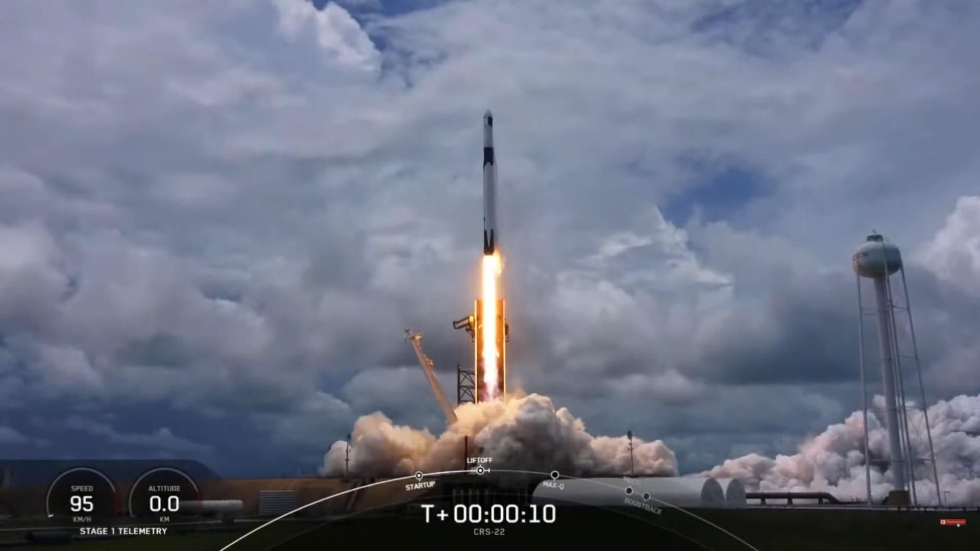 Запуск корабля Dragon з вантажем для МКС пройшов успішно: деталі місії