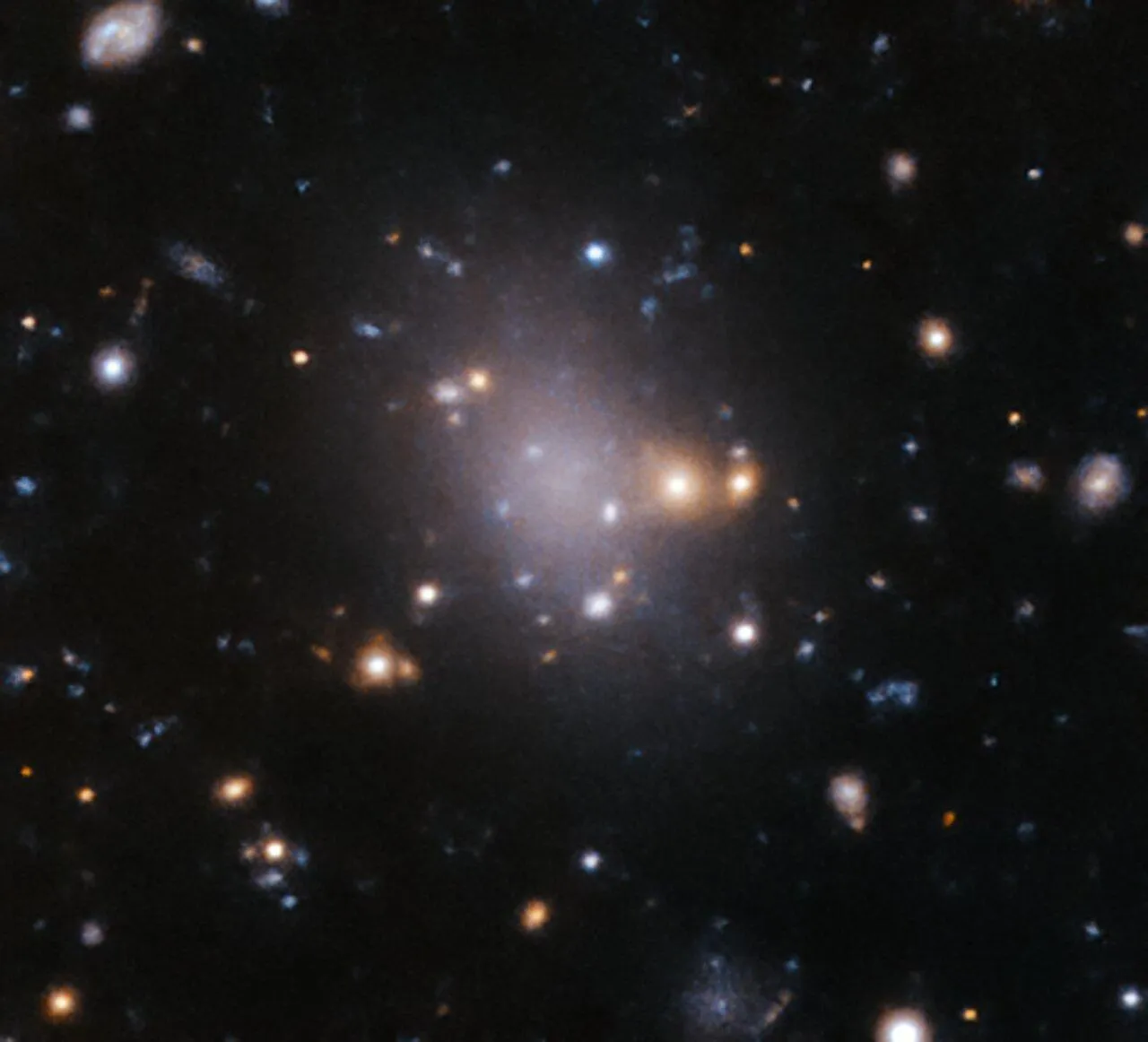 Галактика UDG4