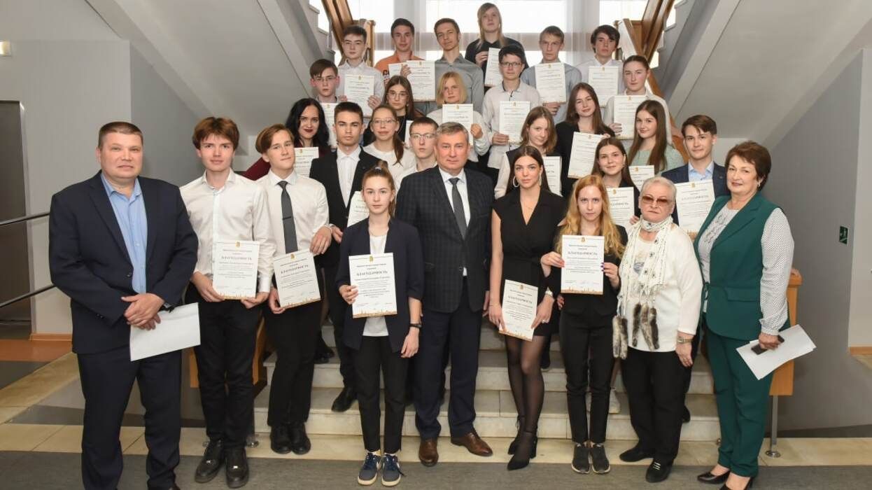 В России школьникам за успехи в олимпиаде подарили майонез и кетчуп В России школьникам за успехи в олимпиаде подарили майонез и кетчуп