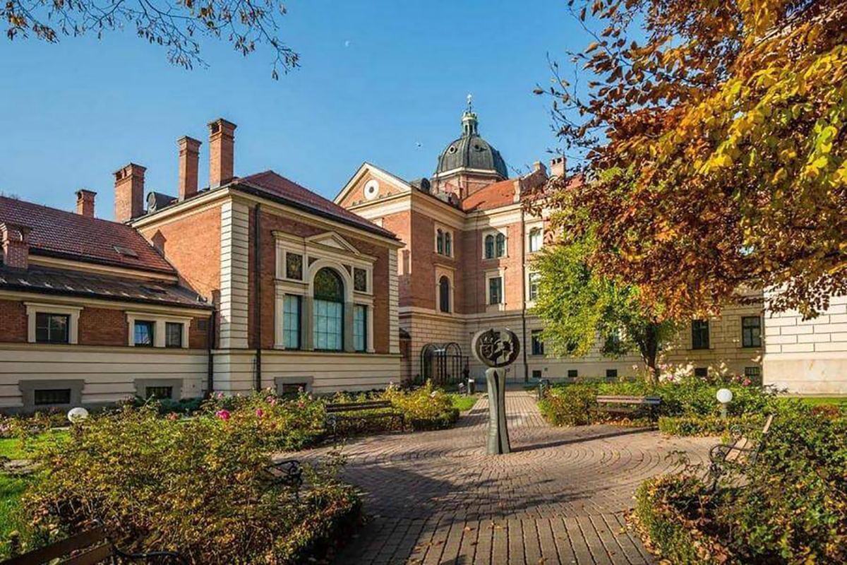 Внутрішній дворик у Краківському Економічному Університеті