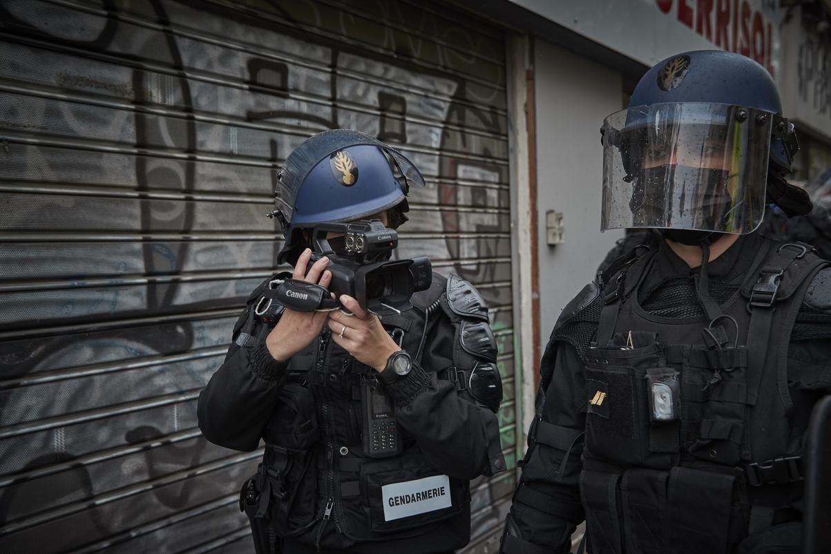 На западе Франции человек с отверткой напал на прохожих: есть раненые На западе Франции человек с отверткой напал на прохожих: есть раненые