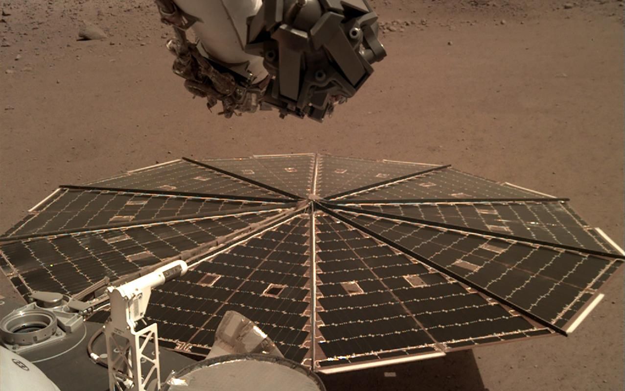 Зонд NASA насыпал на солнечные панели песка, чтобы очистить от пыли