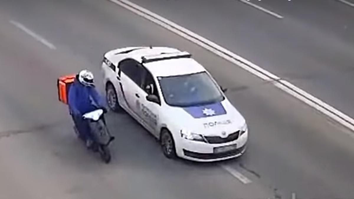 Затримали кур'єра, який втікав від патрульних: відео Затримали кур'єра, який втікав від патрульних: відео