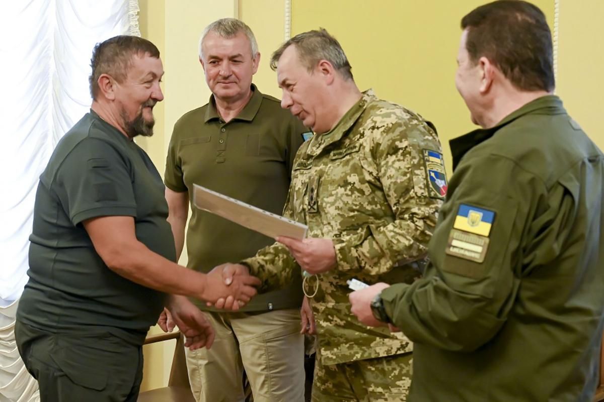 26 добровольцев Айдара получили удостоверения УБД: фото 26 добровольцев Айдара получили удостоверения УБД: фото