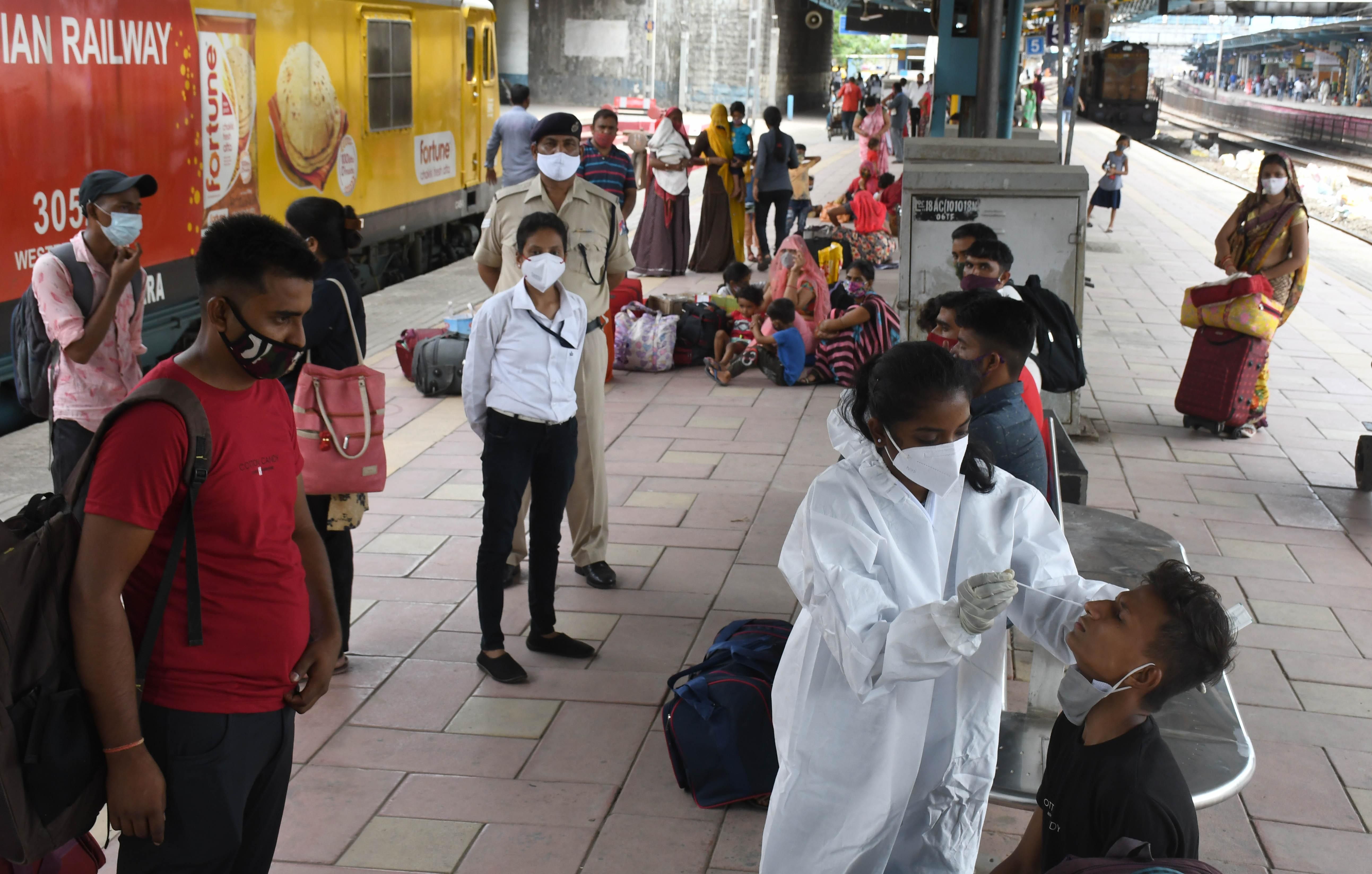 В Індії пом'якшують карантин: запрацюють ринки і торгові центри В Індії пом'якшують карантин: запрацюють ринки і торгові центри