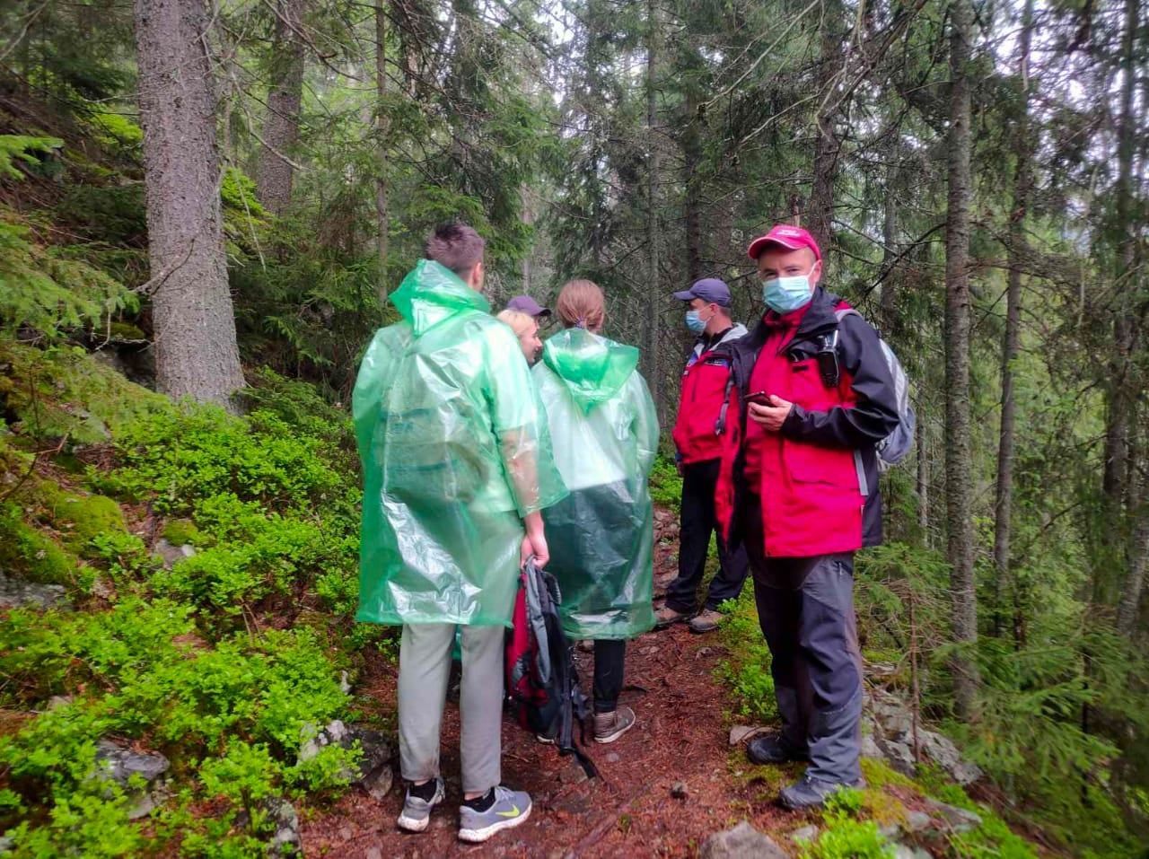 У Карпатах рятувальники відшукали заблукалих туристів У Карпатах рятувальники відшукали заблукалих туристів