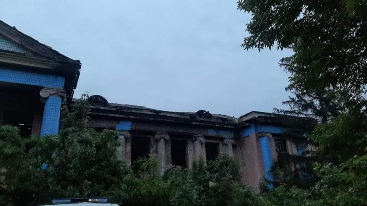 На Луганщине в заброшенном здании погибла 13-летняя девочка На Луганщине в заброшенном здании погибла 13-летняя девочка