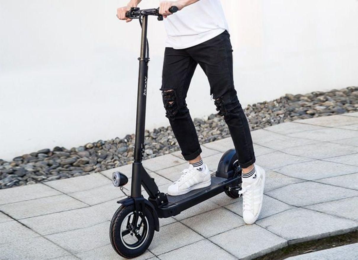 Електросамокати в Україні: коли врегулюють рух транспорту Електросамокати в Україні: коли врегулюють рух транспорту