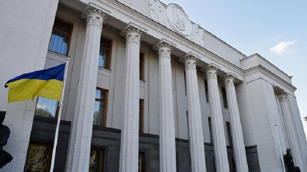 Рада может запретить перенос рабочих дней из-за праздников Рада может запретить перенос рабочих дней из-за праздников