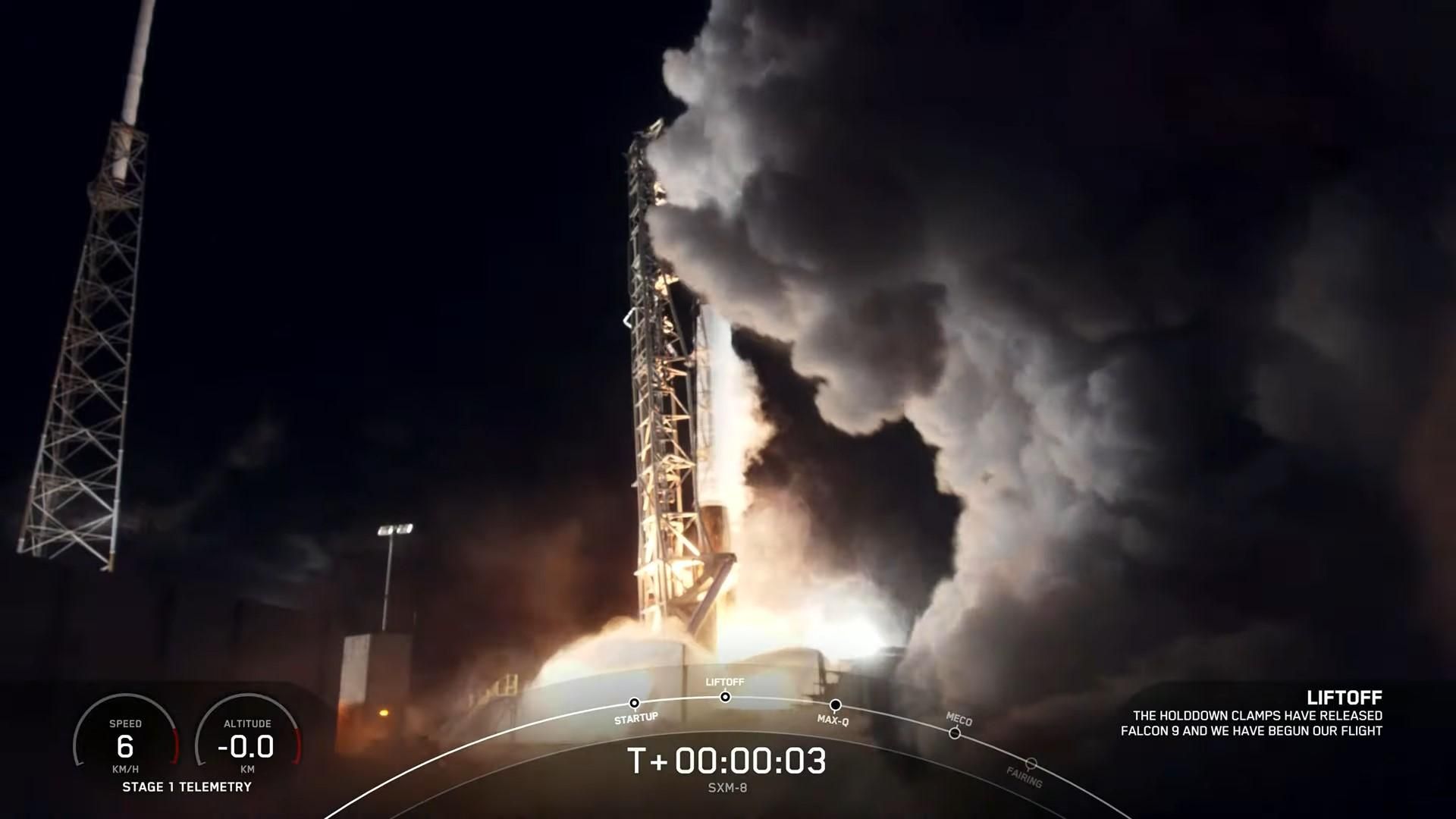 SpaceX вывела на орбиту спутник SXM-8 и осуществила рекордную успешную посадку первой ступени