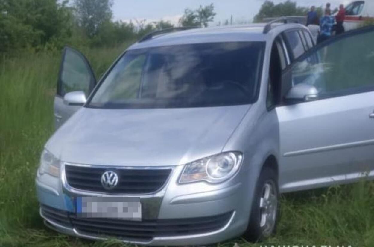 Несподівано покотилось з пагорба: на Львівщині чоловіка розчавило його власне авто – фото Несподівано покотилось з пагорба: на Львівщині чоловіка розчавило його власне авто – фото