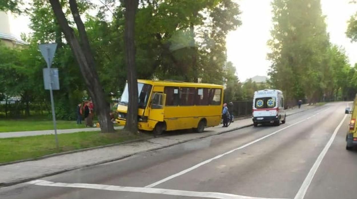 ДТП за участю маршрутки з 5 постраждалими: ЛМР проведе розслідування