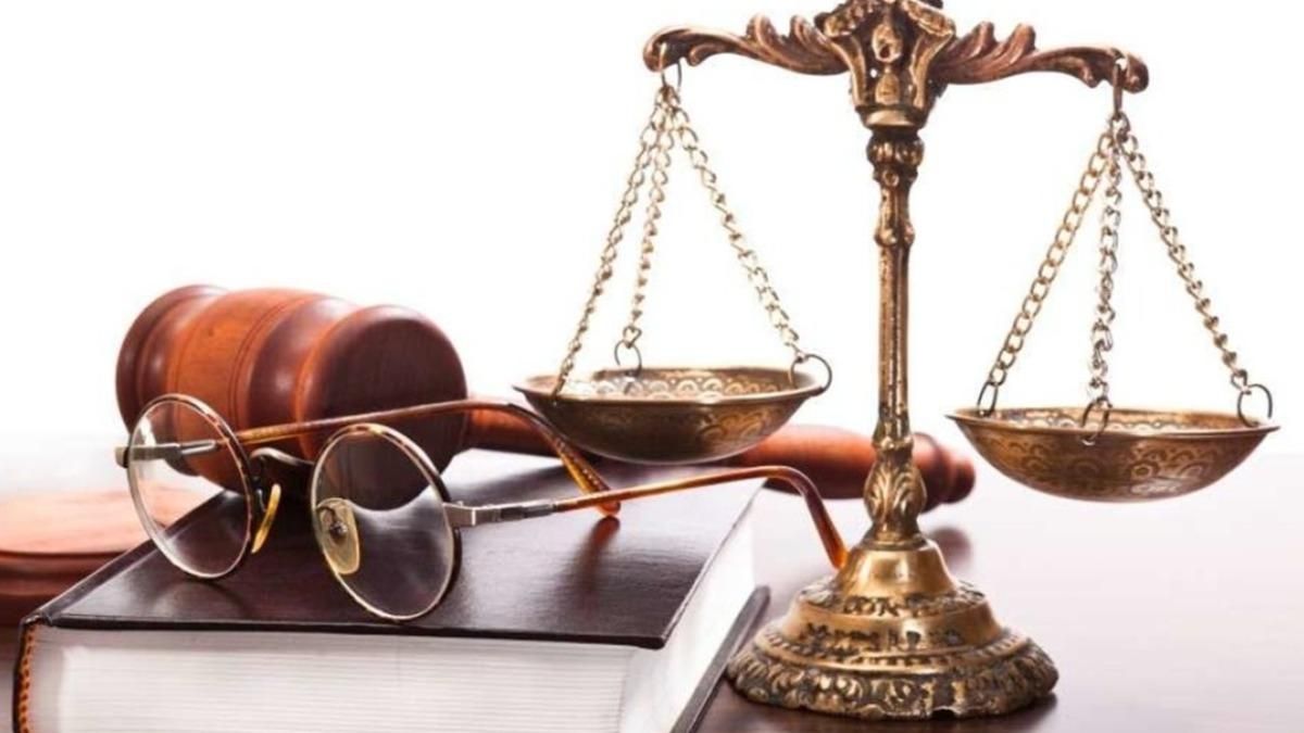 Адвокатам хочуть дозволити купувати й носити травматичну зброю Адвокатам хочуть дозволити купувати й носити травматичну зброю