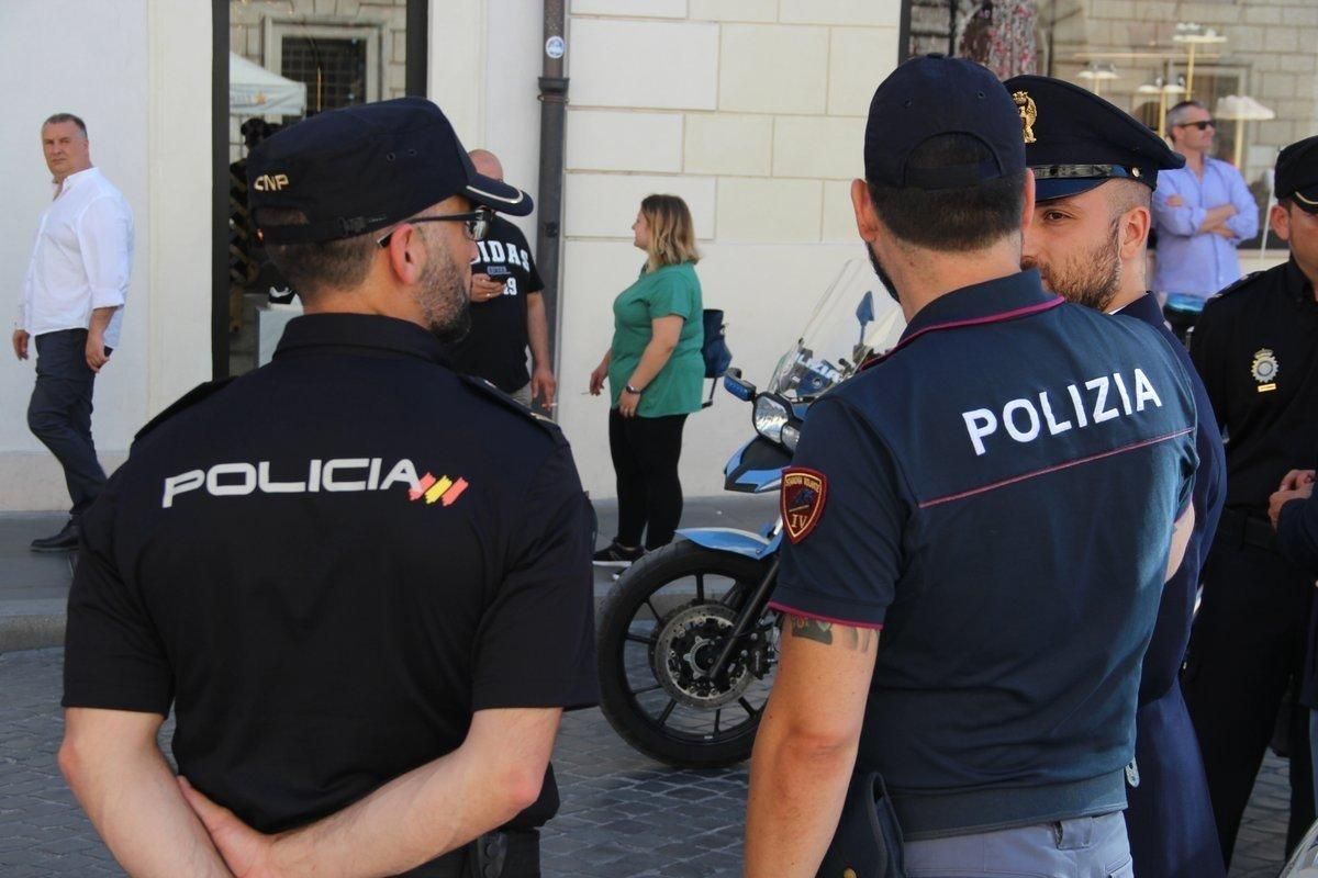 Поліцейські Італії запобігли теракту на базі НАТО Поліцейські Італії запобігли теракту на базі НАТО