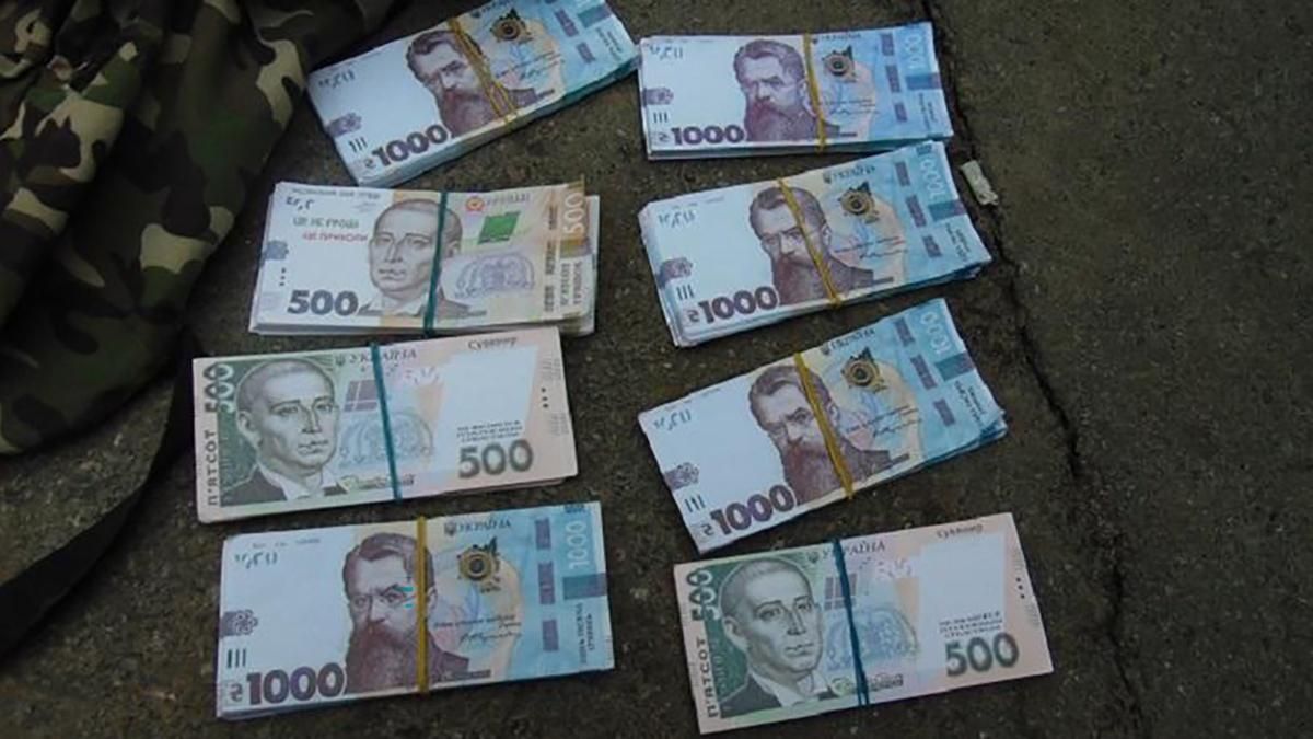 Продав валюту за фантики: у Києві чоловік обміняв 20 тисяч доларів