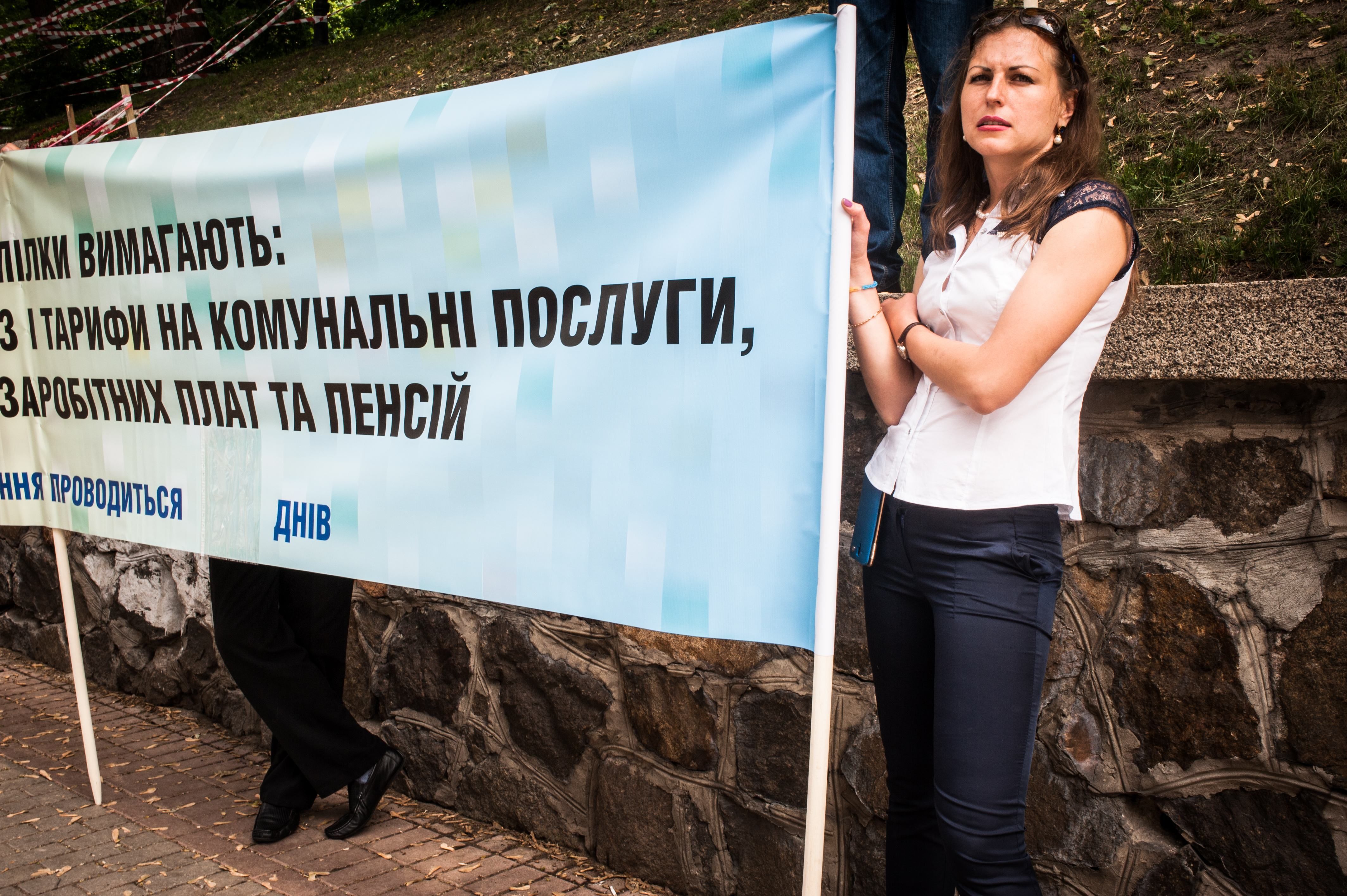 Більшість українців скаржаться на погіршення матеріального стану Більшість українців скаржаться на погіршення матеріального стану