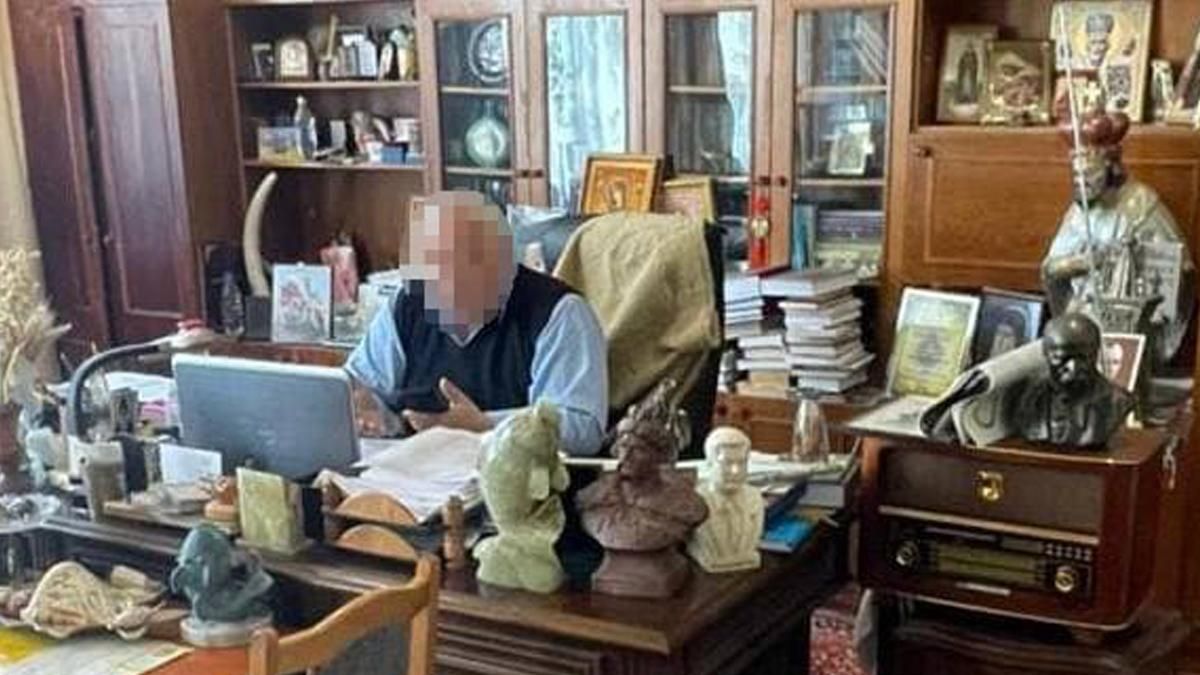 Переполох в киевском Институте рыбного хозяйства: арестовали директора, провели обыски Переполох в киевском Институте рыбного хозяйства: арестовали директора, провели обыски