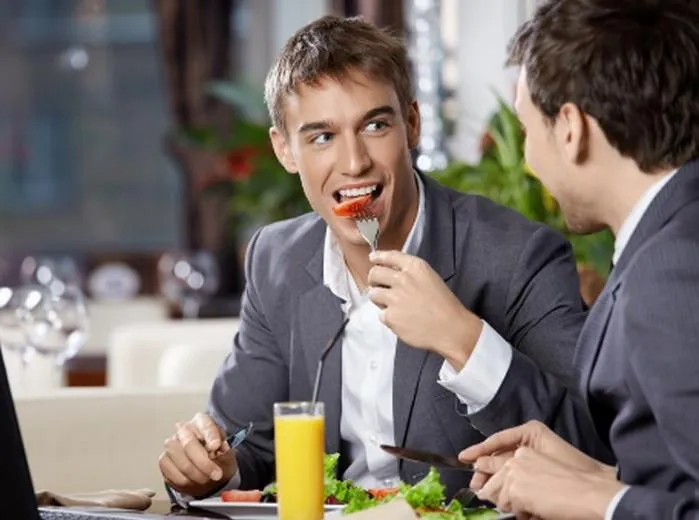 Говорити із закритим ротом Говорити із закритим ротом