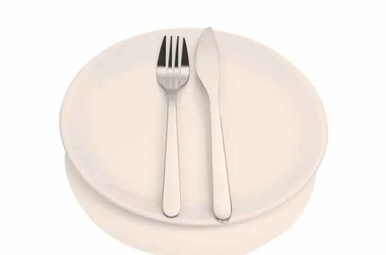 Скласти прибори на тарілку Скласти прибори на тарілку