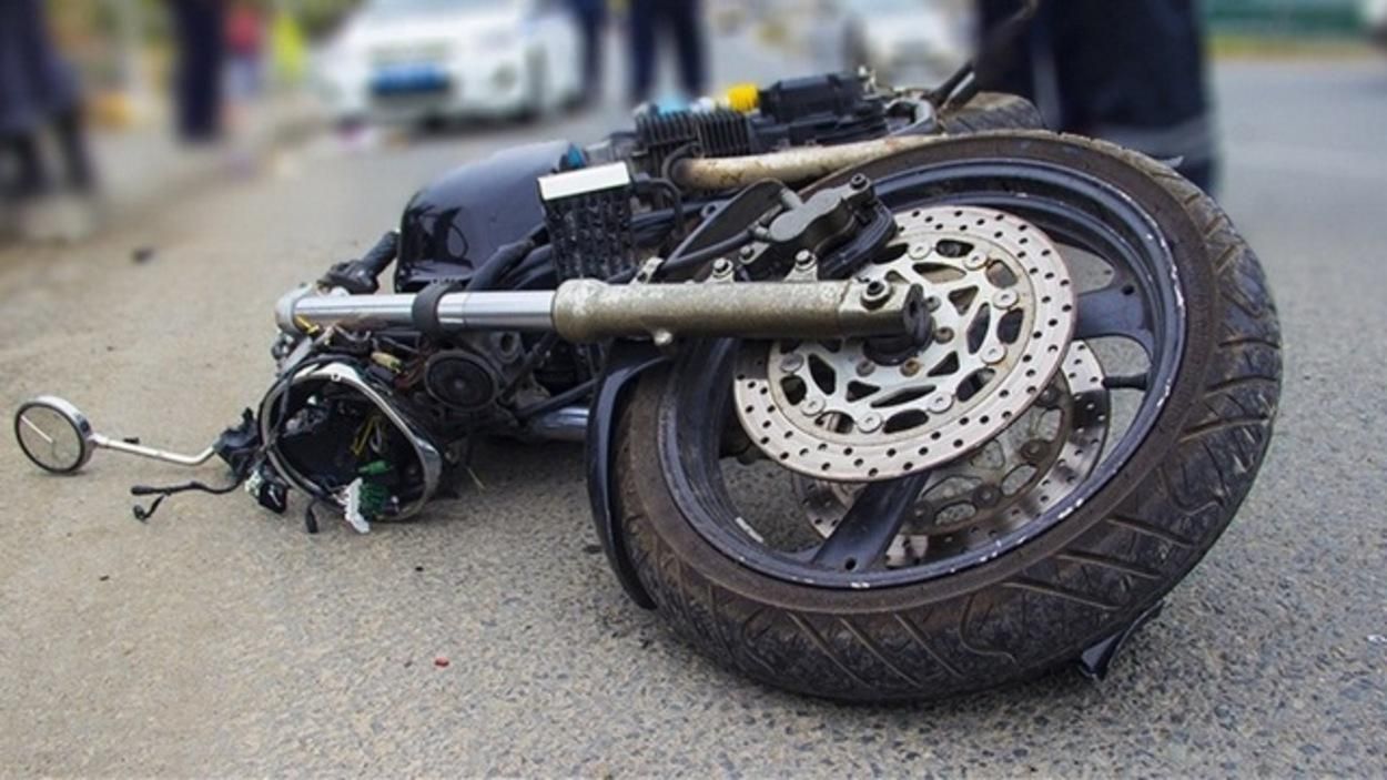 На Львівщині 17-річний мотоцикліст збив однолітка й врізався в інший мотоцикл