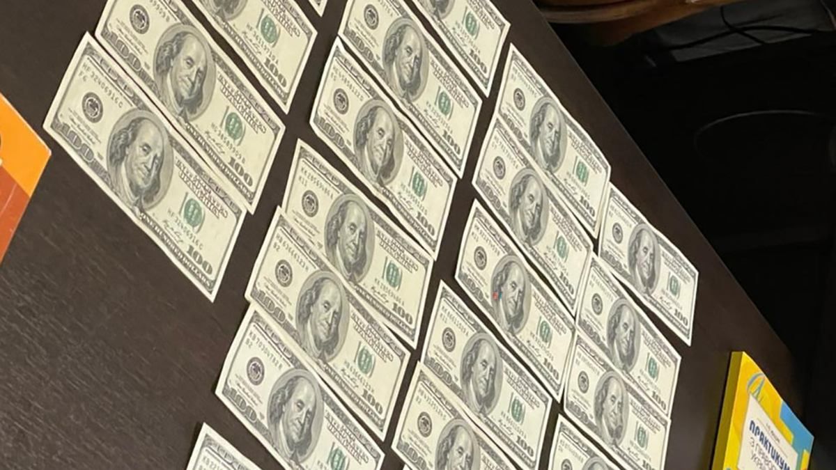 У Дніпрі викрили суддю-хабарницю під час отримання 2,5 тисяч доларів У Дніпрі викрили суддю-хабарницю під час отримання 2,5 тисяч доларів