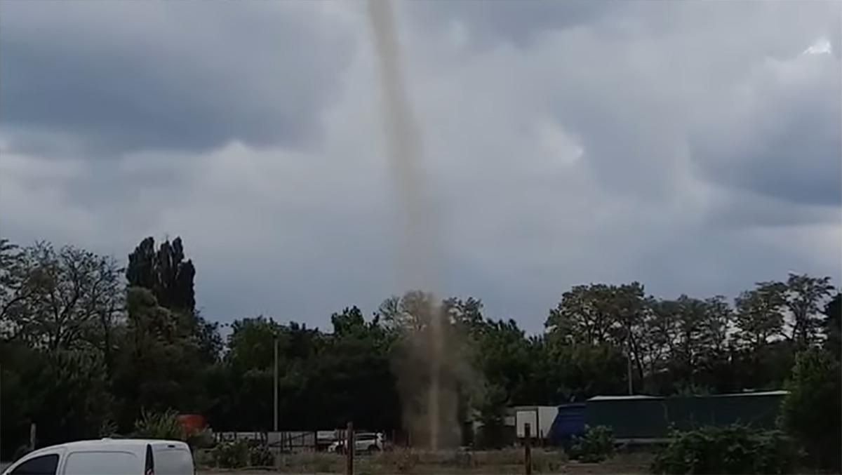 Смерч і град у Дніпрі 08.06.2021: відео  