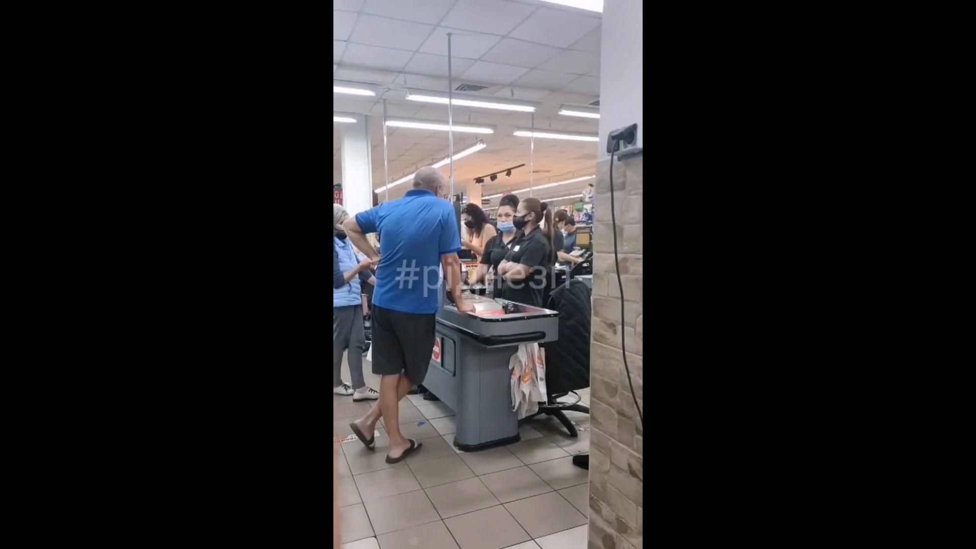 У Запоріжжі чоловік поскандалив у супермаркеті через 1 копійку: відео
