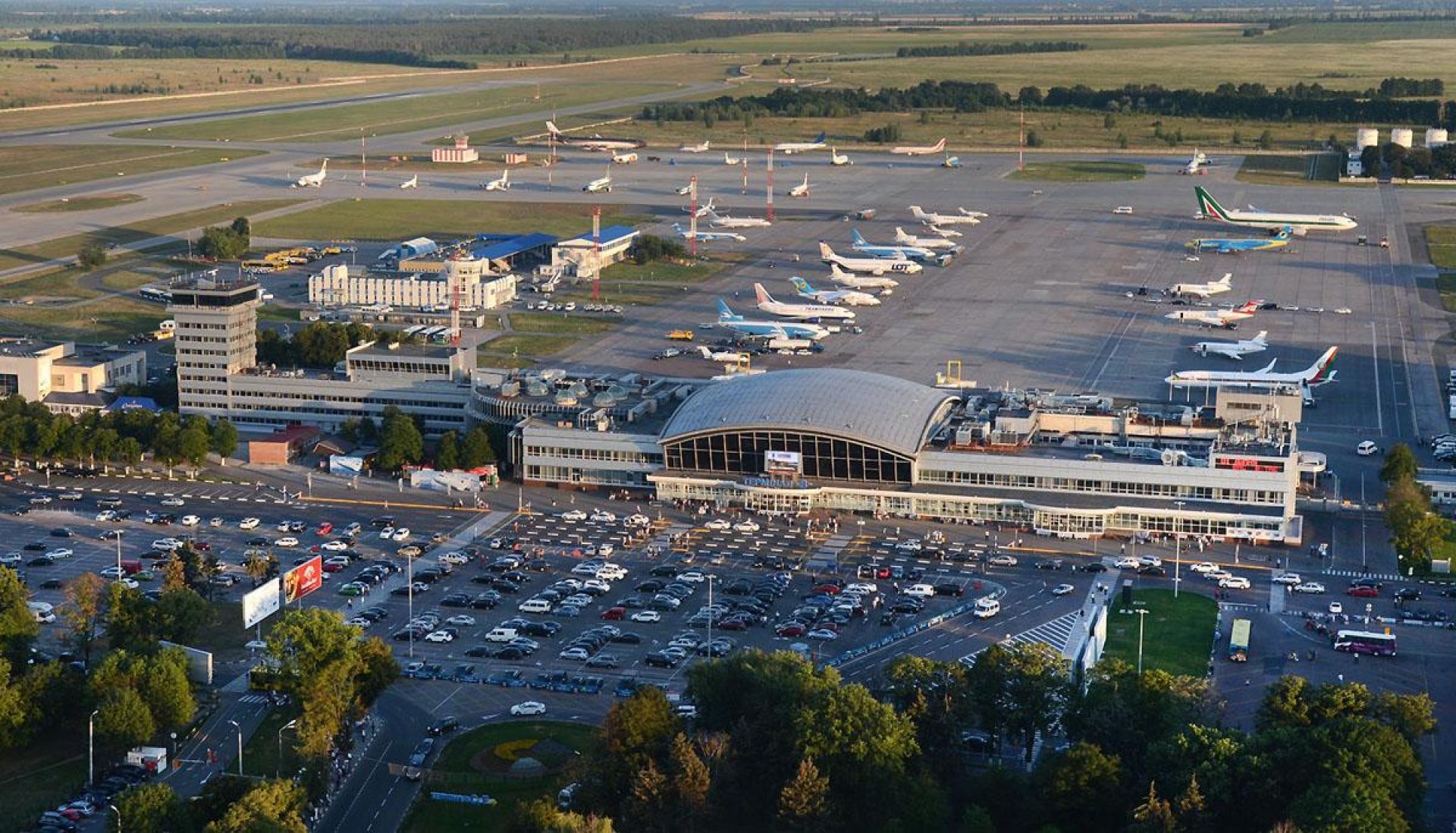 В Борисполе из-за сообщения о заминировании обыскали самолет